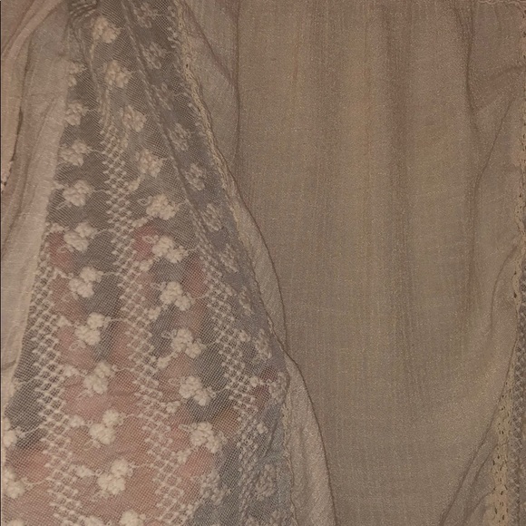 Quarter sleeve Nude blouse - Picture 2 of 3